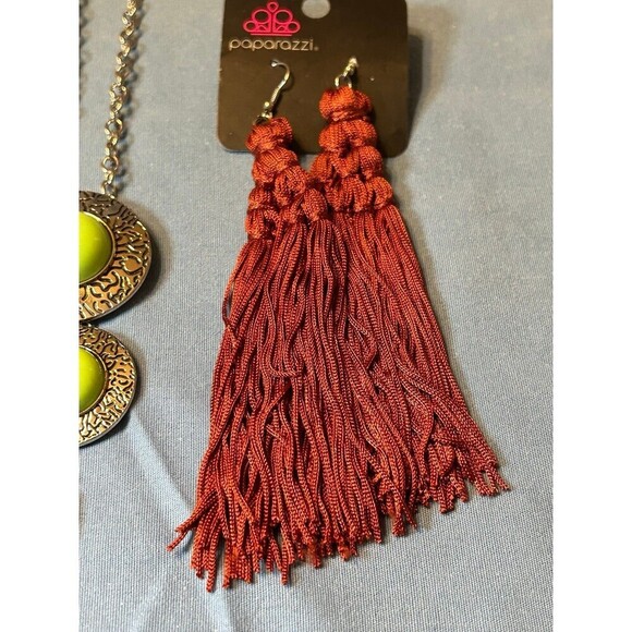 Paparazzi New Sealed Necklaces and Other Jewelry Lot of 5 - Picture 6 of 7